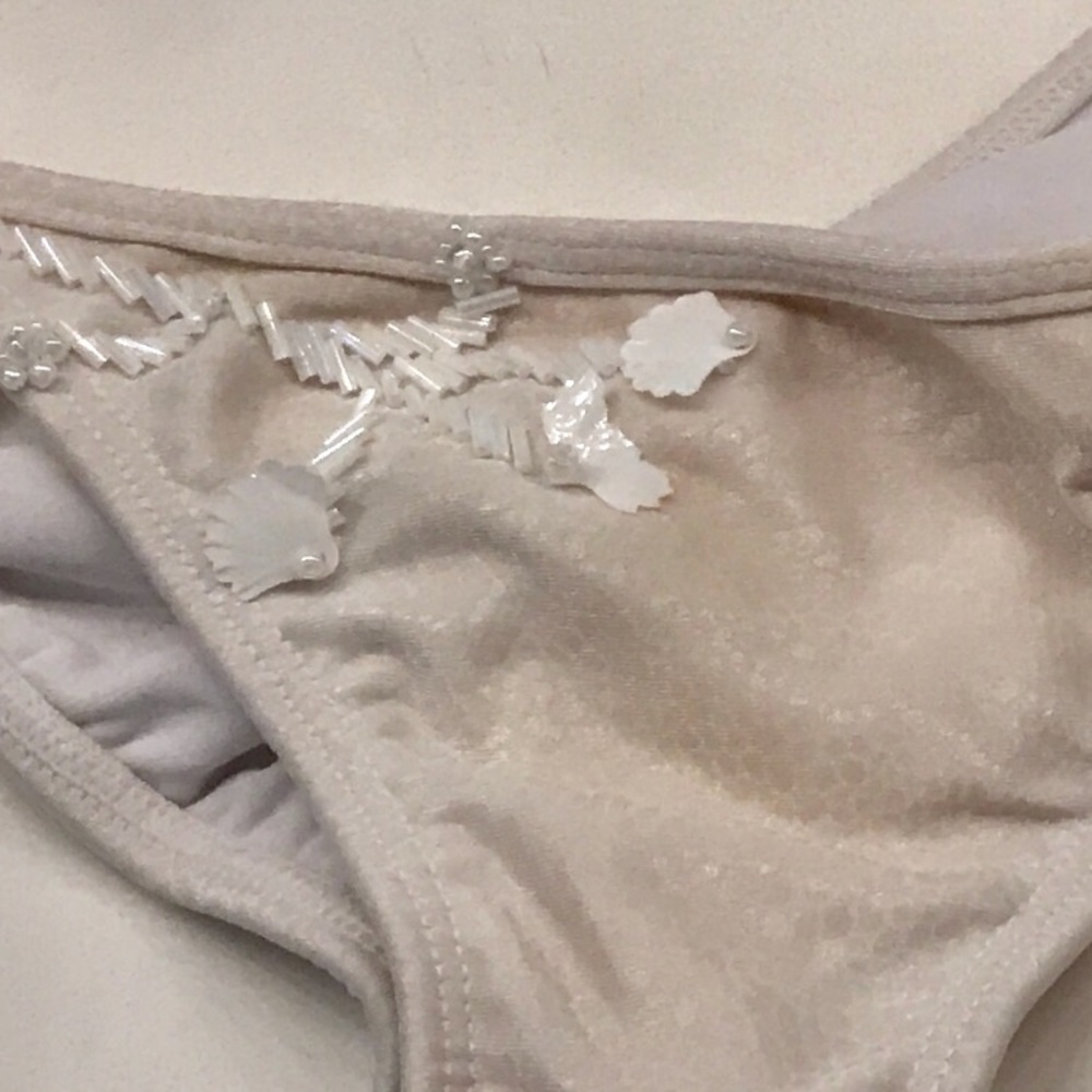Bikini - Picture 3 of 3
